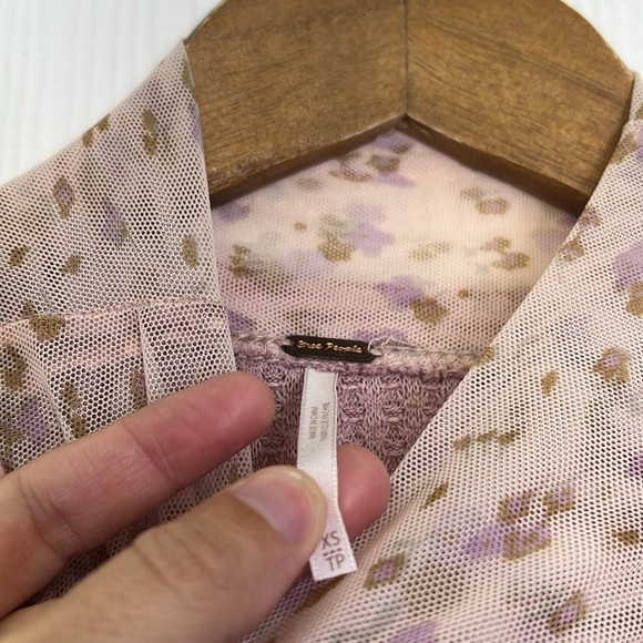 Free People - Light Pink Floral MockNeck Waffle Long Sleeve Crop Top Size XS - Picture 9 of 11